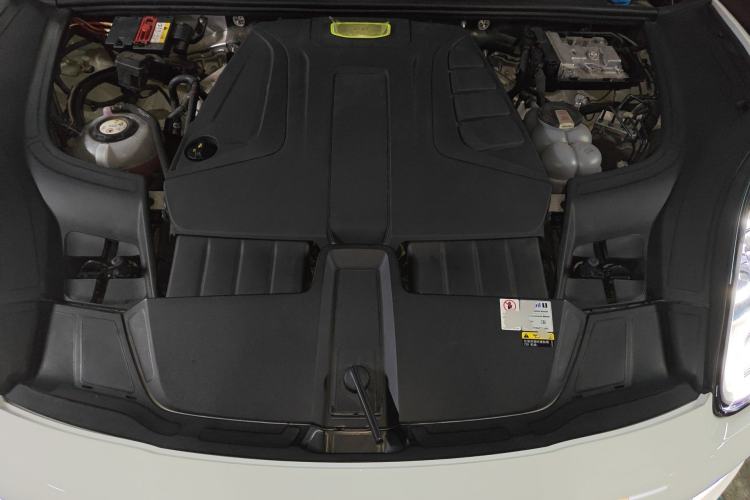 Used Porsche Cayenne E-Hybrid 2021 Cayenne E-Hybrid 2.0T Engine Bay