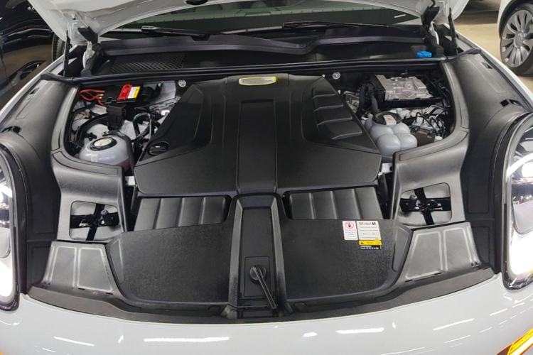Used Porsche Cayenne E-Hybrid 2021 Cayenne E-Hybrid 2.0T Engine Bay