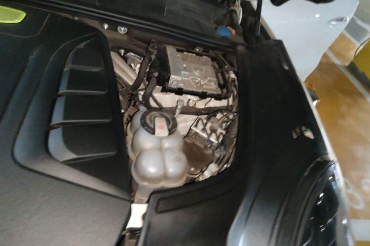 Used Porsche Cayenne E-Hybrid 2021 Cayenne E-Hybrid 2.0T Engine Bay Left
