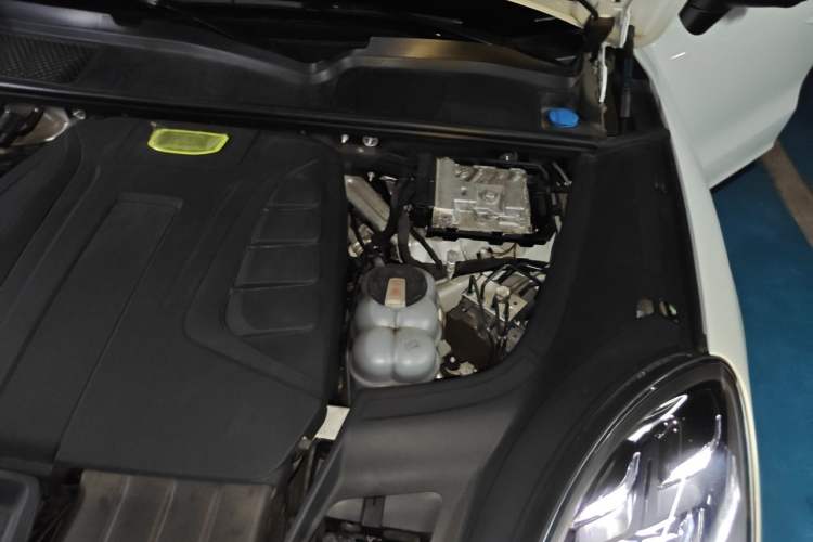 Used Porsche Cayenne E-Hybrid 2021 Cayenne E-Hybrid 2.0T Engine Bay Left