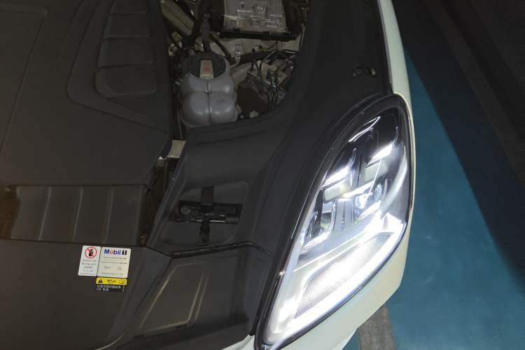 Used Porsche Cayenne E-Hybrid 2021 Cayenne E-Hybrid 2.0T Engine Bay Left