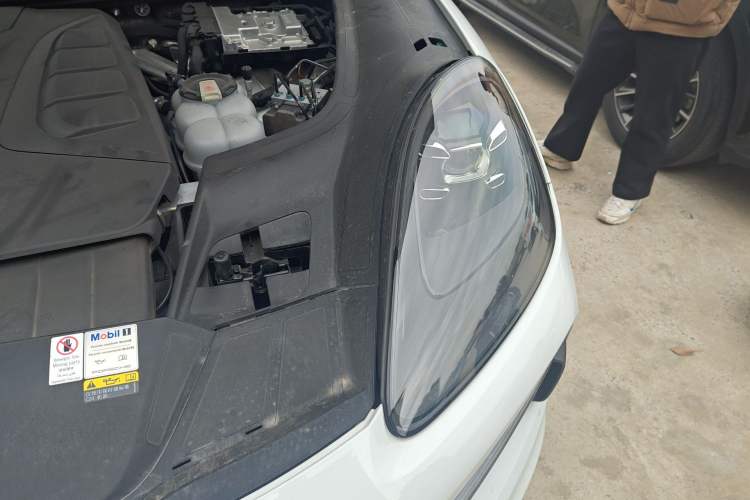 Used Porsche Cayenne E-Hybrid 2021 Cayenne E-Hybrid 2.0T Engine Bay Left