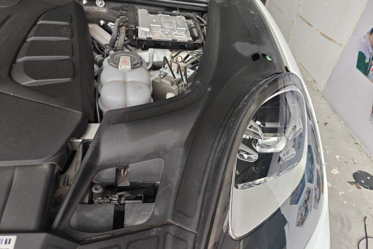 Used Porsche Cayenne E-Hybrid 2021 Cayenne E-Hybrid 2.0T Engine Bay Left