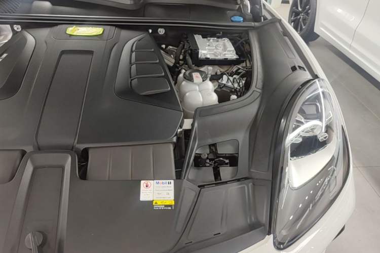Used Porsche Cayenne E-Hybrid 2021 Cayenne E-Hybrid 2.0T Engine Bay Left