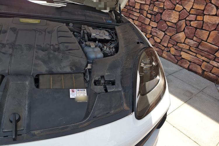 Used Porsche Cayenne E-Hybrid 2021 Cayenne E-Hybrid 2.0T Engine Bay Left