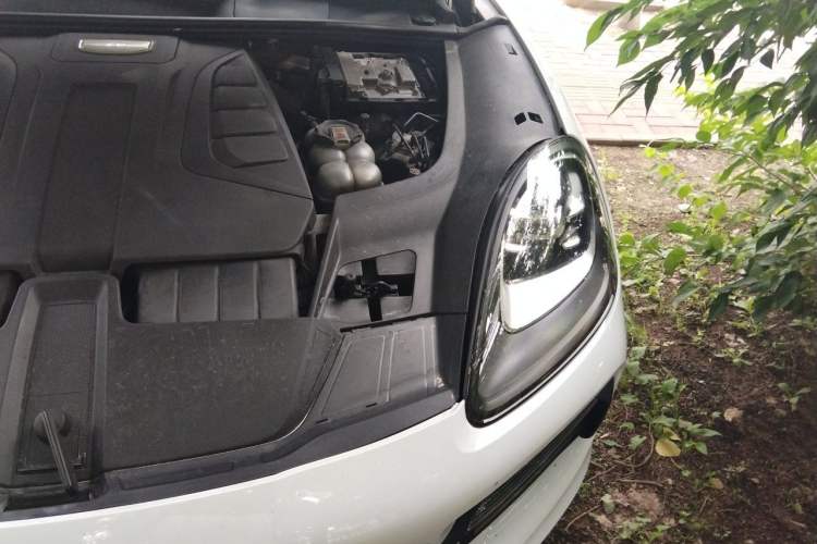 Used Porsche Cayenne E-Hybrid 2021 Cayenne E-Hybrid 2.0T Engine Bay Left