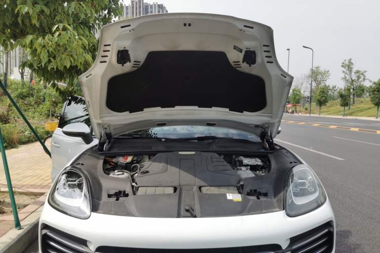 Used Porsche Cayenne E-Hybrid 2021 Cayenne E-Hybrid 2.0T Engine Bay