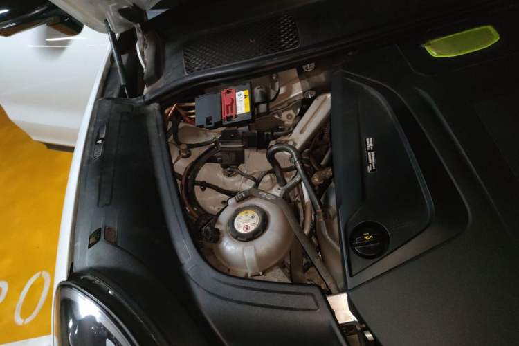 Used Porsche Cayenne E-Hybrid 2021 Cayenne E-Hybrid 2.0T Engine Bay Right