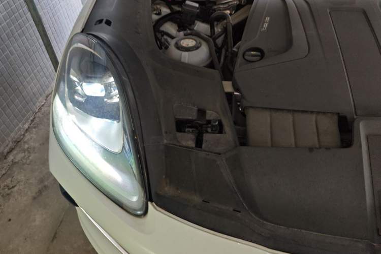 Used Porsche Cayenne E-Hybrid 2021 Cayenne E-Hybrid 2.0T Engine Bay Right