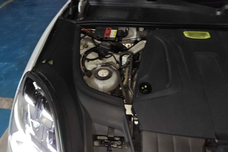 Used Porsche Cayenne E-Hybrid 2021 Cayenne E-Hybrid 2.0T Engine Bay Right