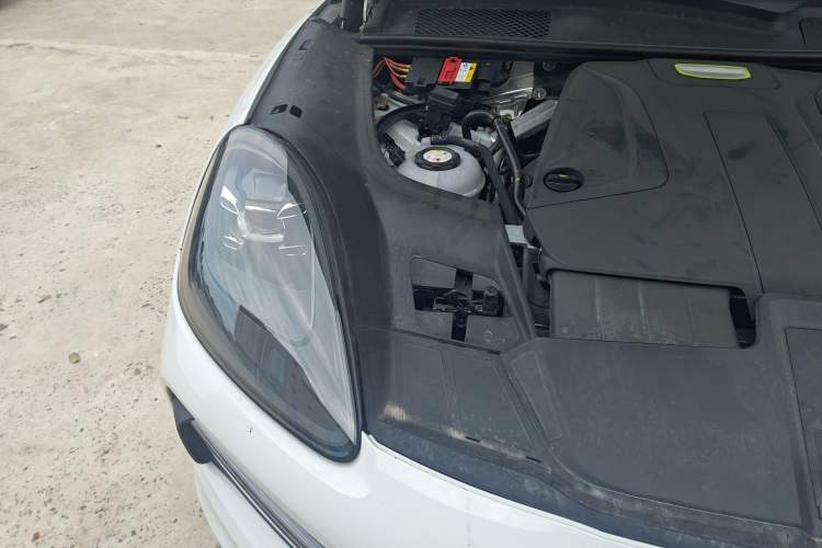 Used Porsche Cayenne E-Hybrid 2021 Cayenne E-Hybrid 2.0T Engine Bay Right