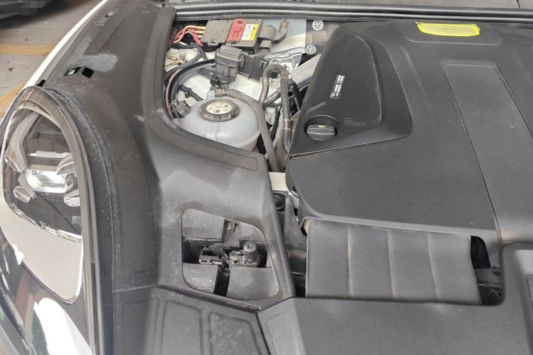 Used Porsche Cayenne E-Hybrid 2021 Cayenne E-Hybrid 2.0T Engine Bay Right