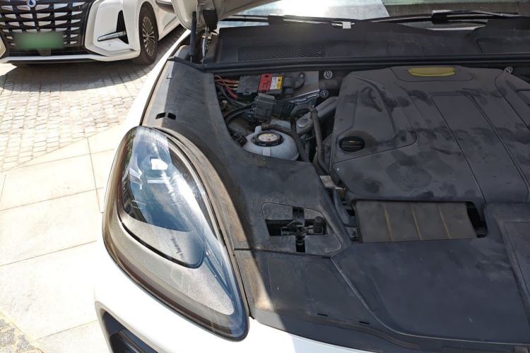 Used Porsche Cayenne E-Hybrid 2021 Cayenne E-Hybrid 2.0T Engine Bay Right