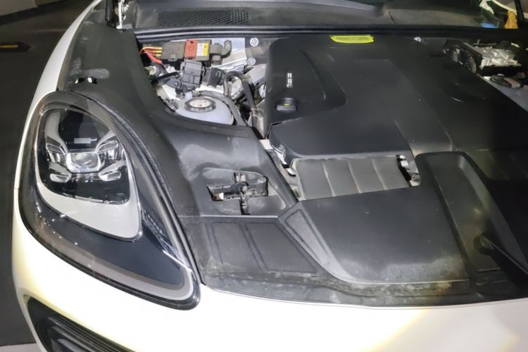 Used Porsche Cayenne E-Hybrid 2021 Cayenne E-Hybrid 2.0T Engine Bay Right