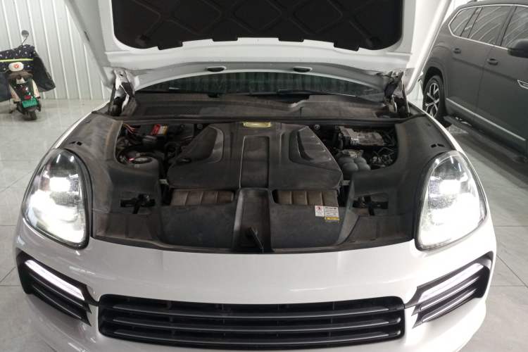 Used Porsche Cayenne E-Hybrid 2021 Cayenne E-Hybrid 2.0T Engine Bay