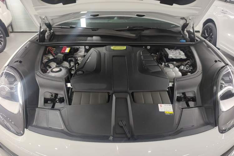 Used Porsche Cayenne E-Hybrid 2021 Cayenne E-Hybrid 2.0T Engine Bay