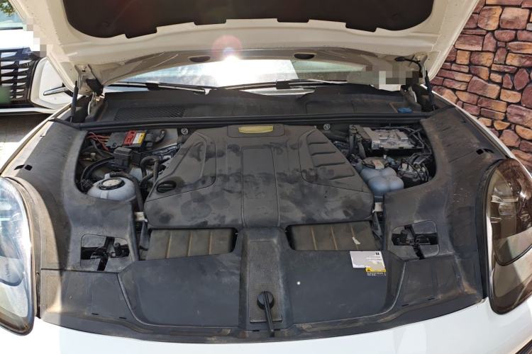 Used Porsche Cayenne E-Hybrid 2021 Cayenne E-Hybrid 2.0T Engine Bay