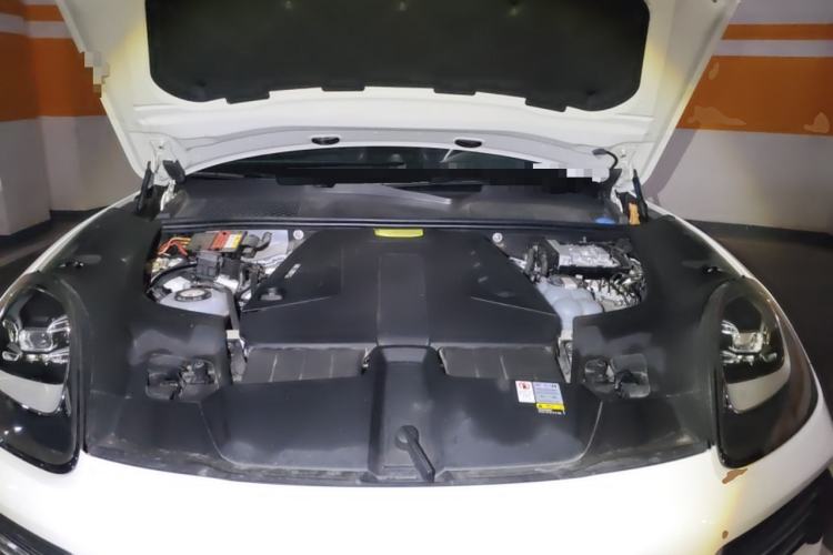 Used Porsche Cayenne E-Hybrid 2021 Cayenne E-Hybrid 2.0T Engine Bay