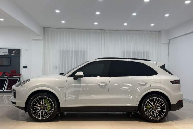 Used Porsche Cayenne E-Hybrid 2021 Cayenne E-Hybrid 2.0T Exterior 2