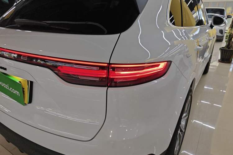 Used Porsche Cayenne E-Hybrid 2021 Cayenne E-Hybrid 2.0T Exterior 3