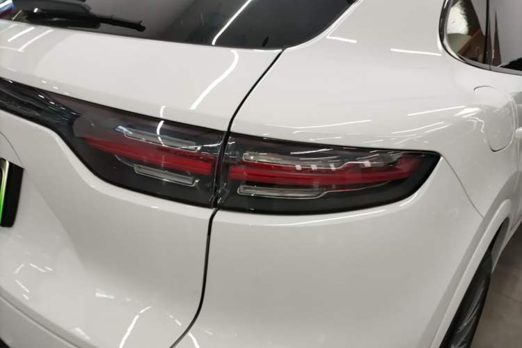 Used Porsche Cayenne E-Hybrid 2021 Cayenne E-Hybrid 2.0T Exterior 3