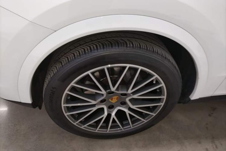 Used Porsche Cayenne E-Hybrid 2021 Cayenne E-Hybrid 2.0T Exterior 4