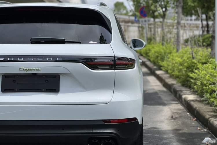 Used Porsche Cayenne E-Hybrid 2021 Cayenne E-Hybrid 2.0T Exterior 6