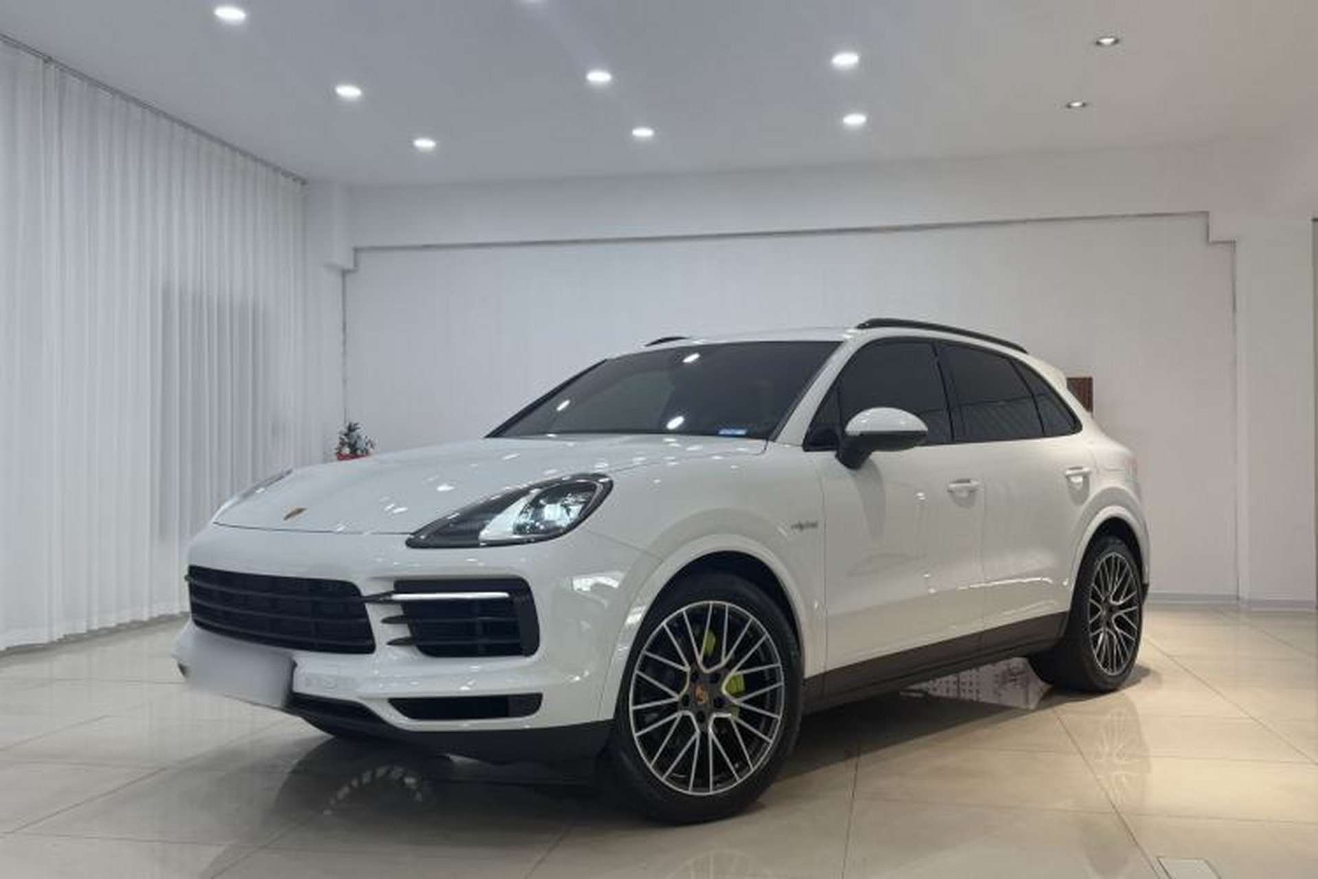 Used Porsche Cayenne E-Hybrid 2021 Cayenne E-Hybrid 2.0T Front Left 45 Deg