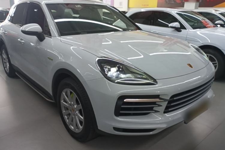 Used Porsche Cayenne E-Hybrid 2021 Cayenne E-Hybrid 2.0T Front Right 45 Deg