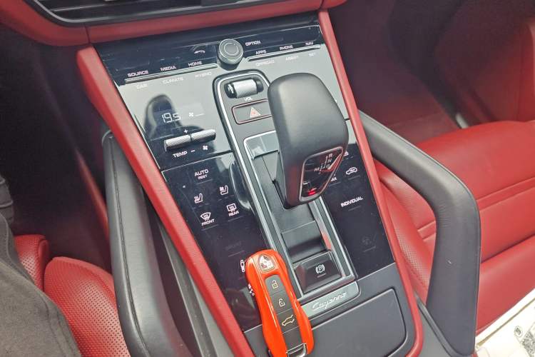 Used Porsche Cayenne E-Hybrid 2021 Cayenne E-Hybrid 2.0T Gear Lever