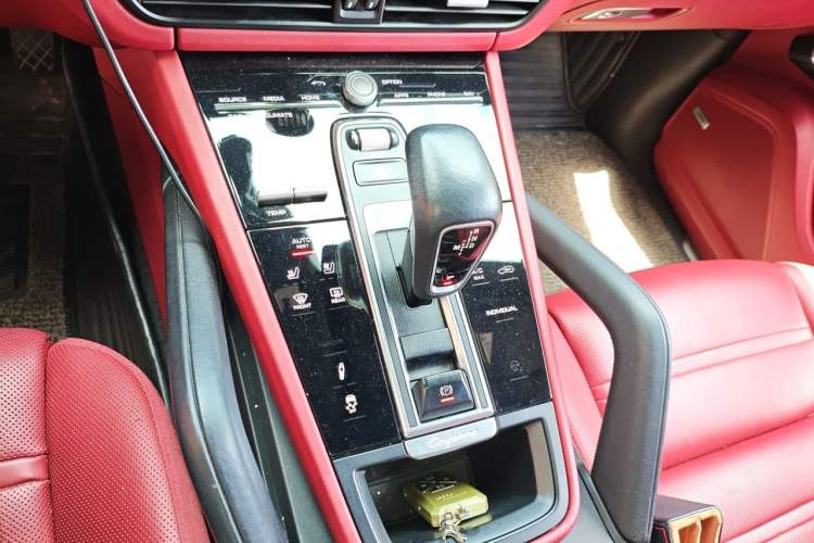 Used Porsche Cayenne E-Hybrid 2021 Cayenne E-Hybrid 2.0T Gear Lever