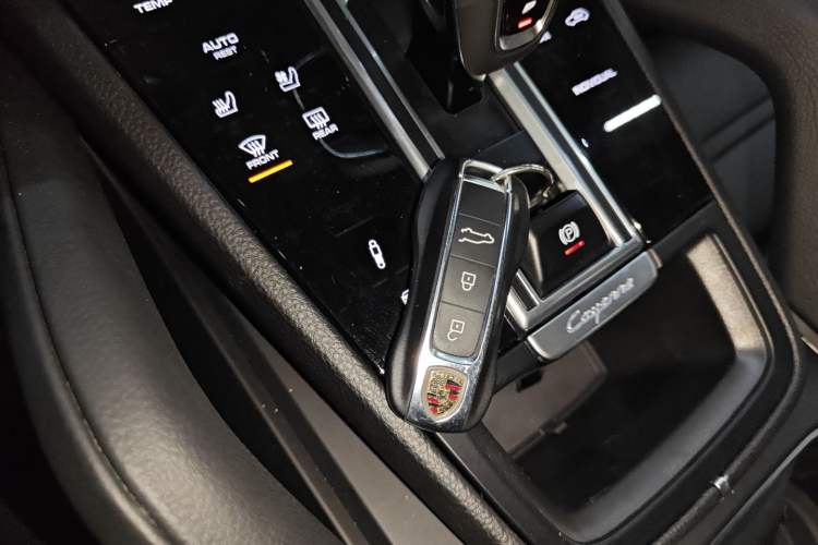 Used Porsche Cayenne E-Hybrid 2021 Cayenne E-Hybrid 2.0T Interior 1