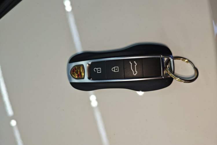 Used Porsche Cayenne E-Hybrid 2021 Cayenne E-Hybrid 2.0T Interior 1