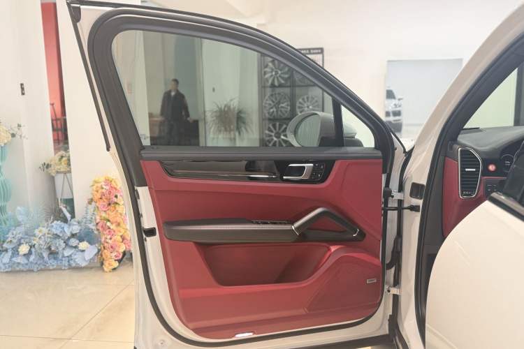 Used Porsche Cayenne E-Hybrid 2021 Cayenne E-Hybrid 2.0T Interior 10