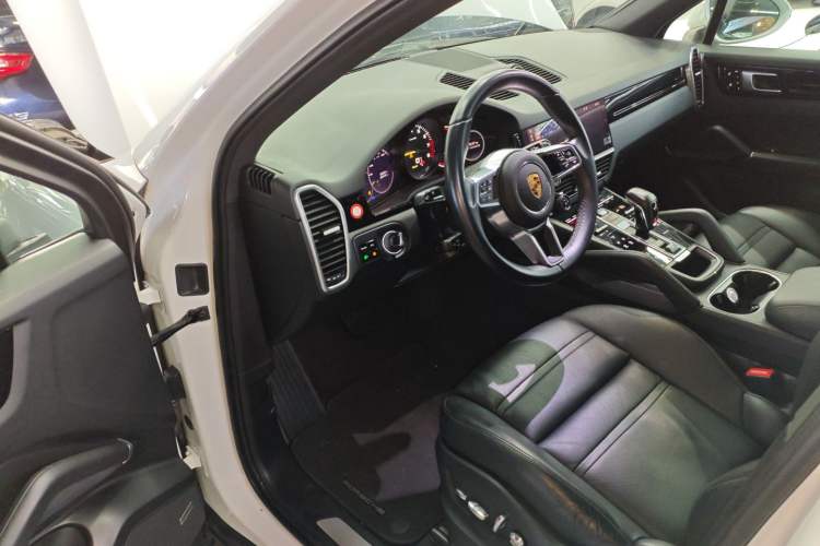 Used Porsche Cayenne E-Hybrid 2021 Cayenne E-Hybrid 2.0T Interior 3