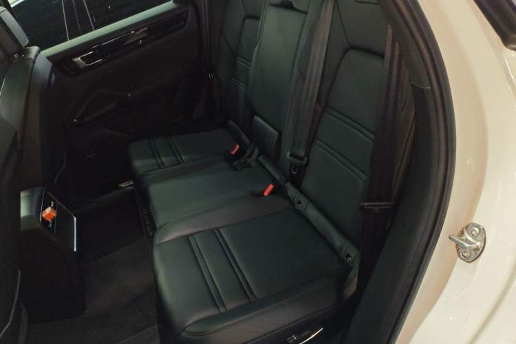 Used Porsche Cayenne E-Hybrid 2021 Cayenne E-Hybrid 2.0T Interior 4