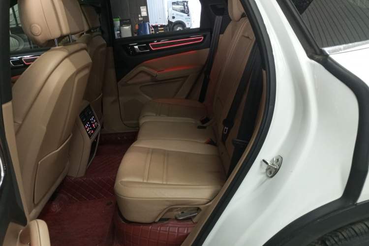 Used Porsche Cayenne E-Hybrid 2021 Cayenne E-Hybrid 2.0T Interior 4