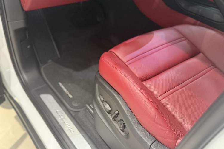 Used Porsche Cayenne E-Hybrid 2021 Cayenne E-Hybrid 2.0T Interior 6
