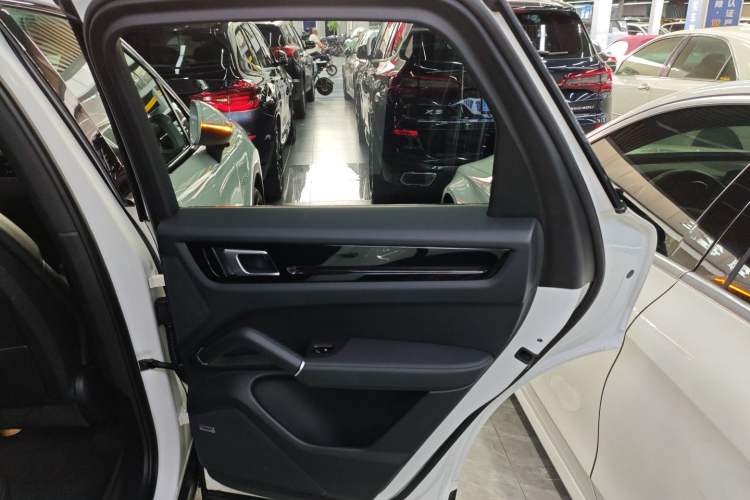 Used Porsche Cayenne E-Hybrid 2021 Cayenne E-Hybrid 2.0T Interior 6