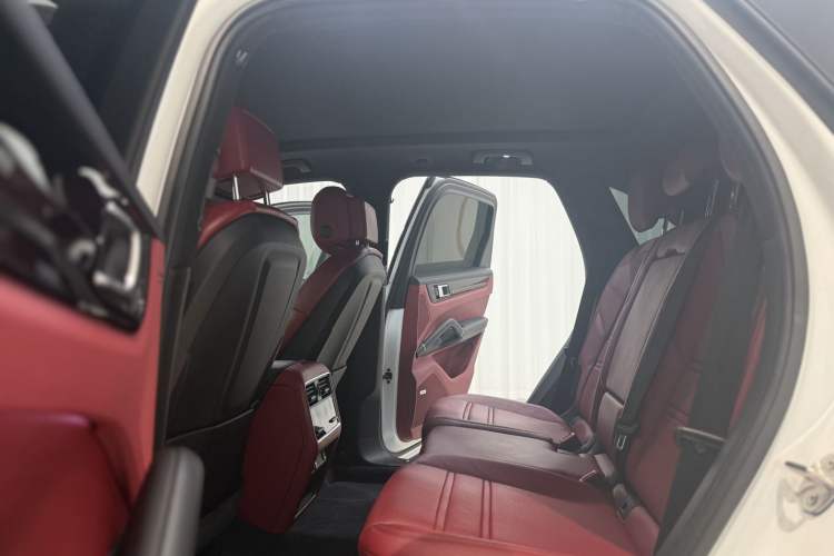 Used Porsche Cayenne E-Hybrid 2021 Cayenne E-Hybrid 2.0T Interior 7