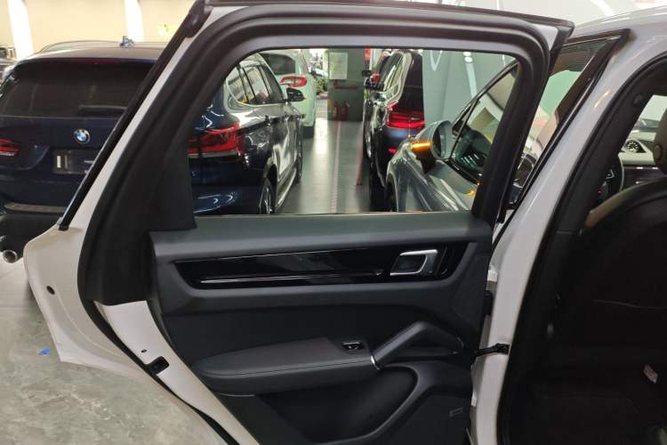 Used Porsche Cayenne E-Hybrid 2021 Cayenne E-Hybrid 2.0T Interior 8