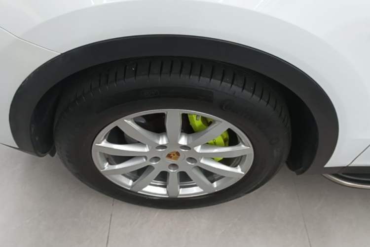 Used Porsche Cayenne E-Hybrid 2021 Cayenne E-Hybrid 2.0T Left Front Wheel Hub