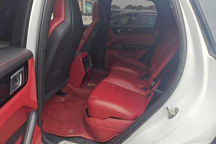 Used Porsche Cayenne E-Hybrid 2021 Cayenne E-Hybrid 2.0T Left Rear Seat