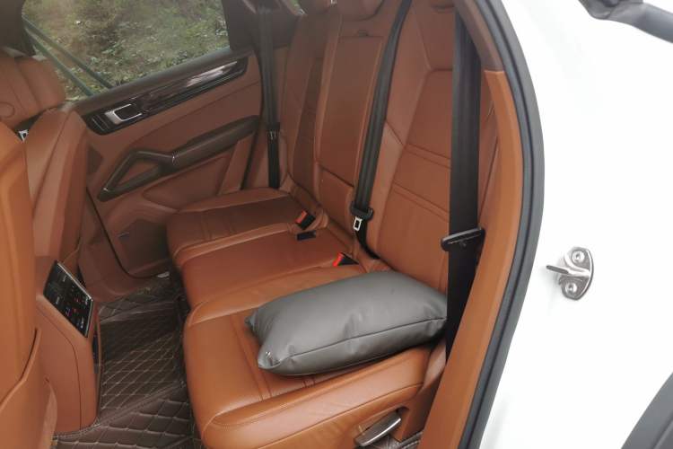Used Porsche Cayenne E-Hybrid 2021 Cayenne E-Hybrid 2.0T Left Rear Seat