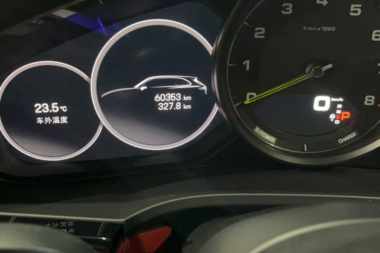 Used Porsche Cayenne E-Hybrid 2021 Cayenne E-Hybrid 2.0T Odometer Close Up