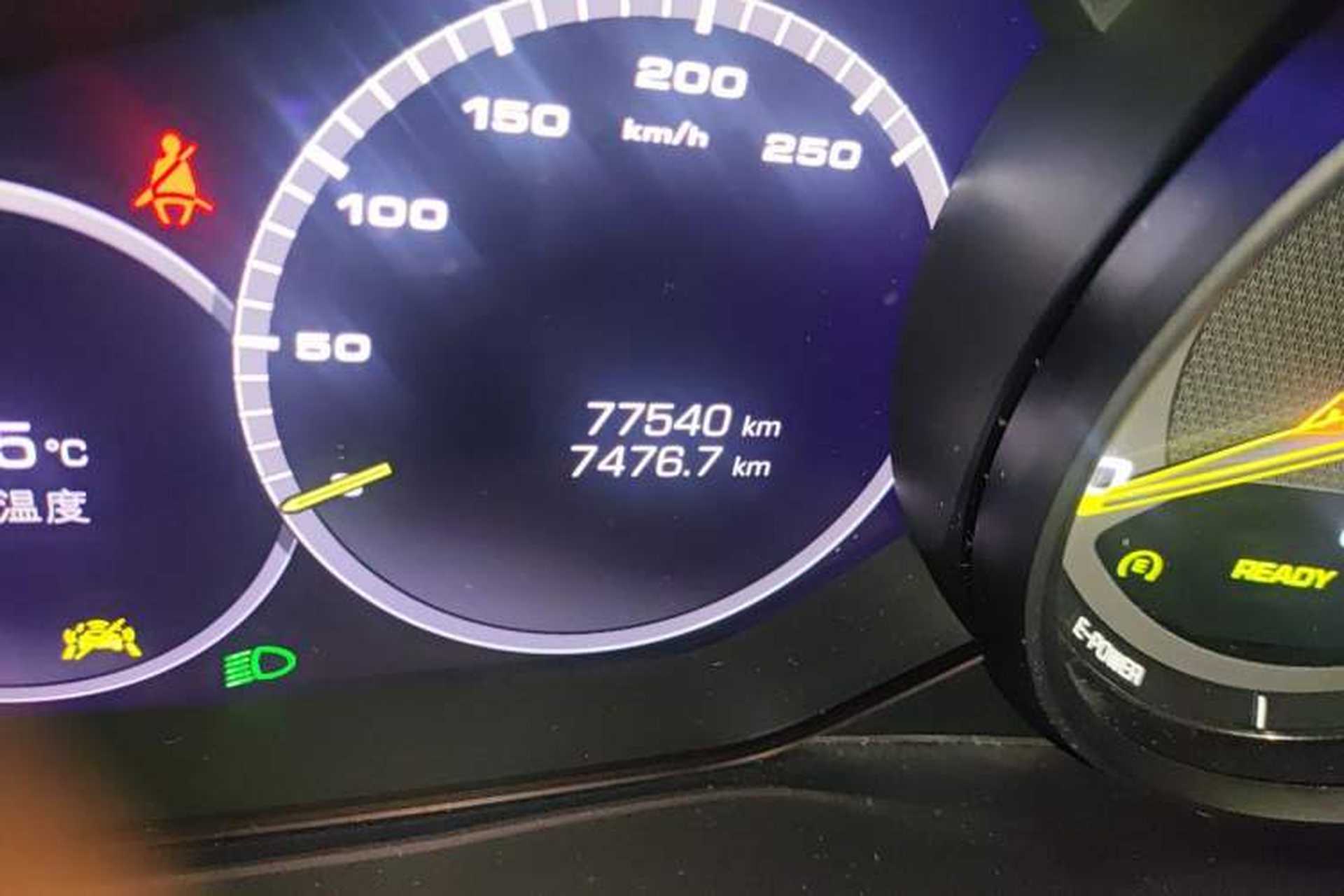 Used Porsche Cayenne E-Hybrid 2021 Cayenne E-Hybrid 2.0T Odometer Close Up