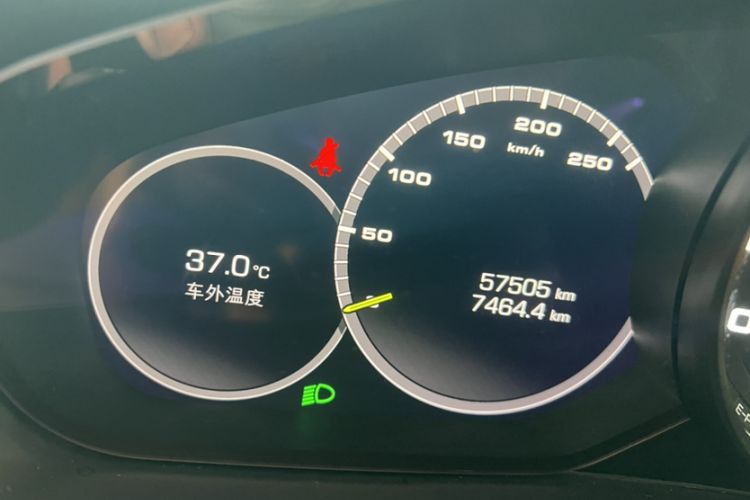 Used Porsche Cayenne E-Hybrid 2021 Cayenne E-Hybrid 2.0T Odometer Close Up
