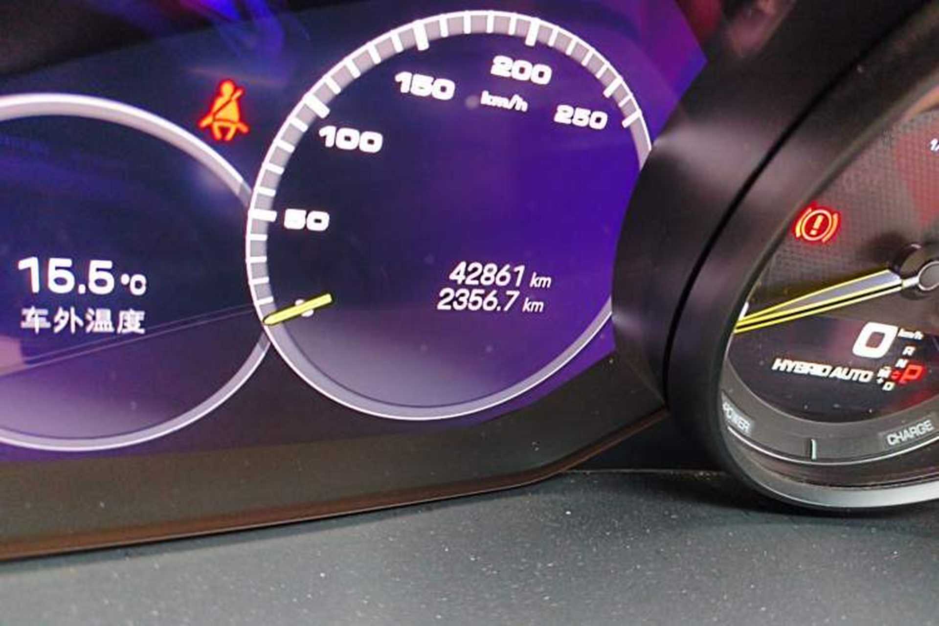 Used Porsche Cayenne E-Hybrid 2021 Cayenne E-Hybrid 2.0T Odometer Close Up