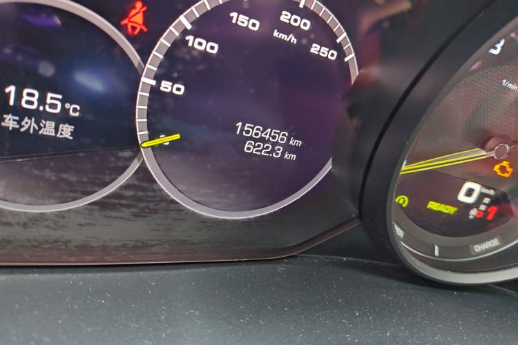 Used Porsche Cayenne E-Hybrid 2021 Cayenne E-Hybrid 2.0T Odometer Close Up