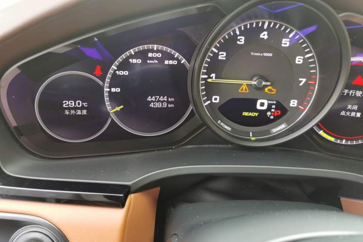 Used Porsche Cayenne E-Hybrid 2021 Cayenne E-Hybrid 2.0T Odometer Close Up